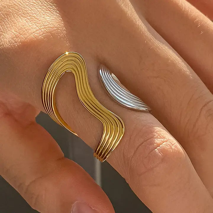Xena Wavy Abstract Ring