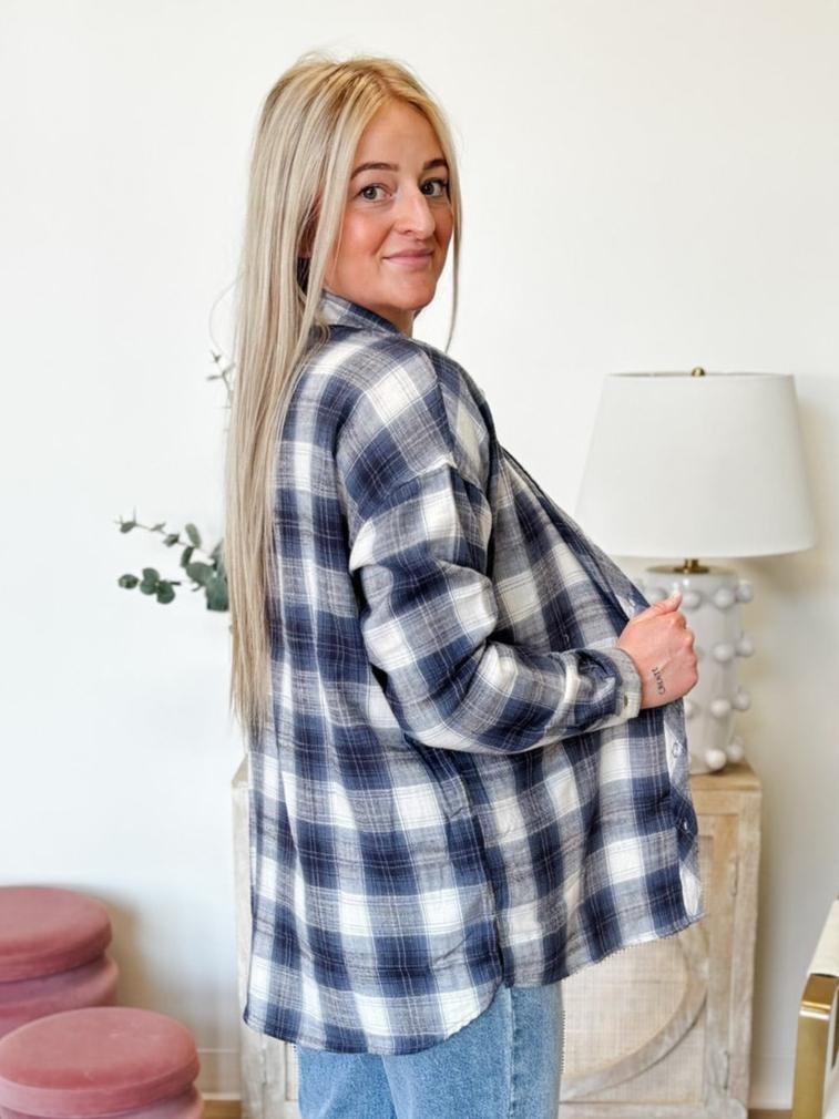 Plaid Flannel Long Sleeve Button Down Shirt in Blue