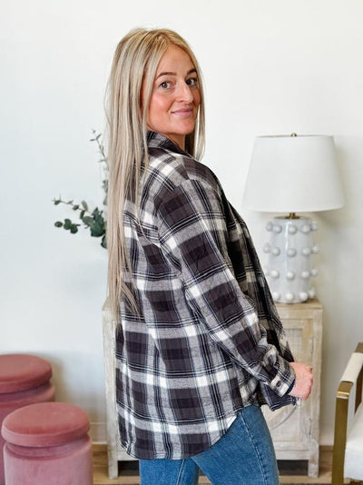 Plaid Flannel Button Down Shirt in Black / Khaki