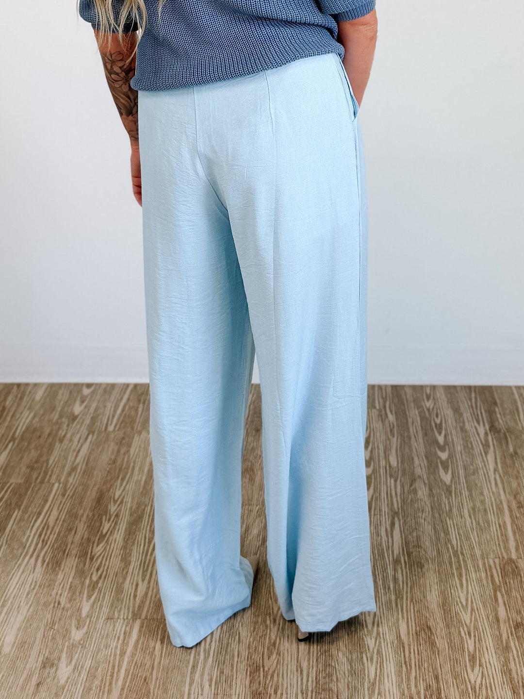 Elegant high-waisted, wide-flowing trousers in blue