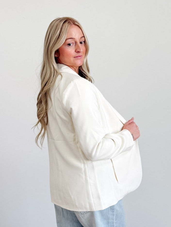 Woven Long Sleeve Lined Blazer in Cream