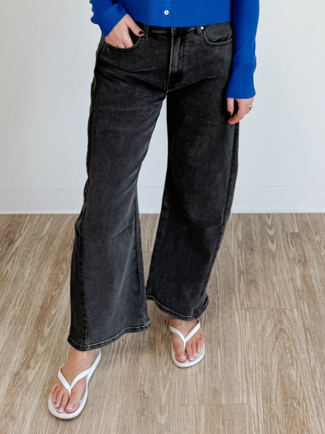 Two Tone Side Panel Barrel Crop Jean in Black Denim