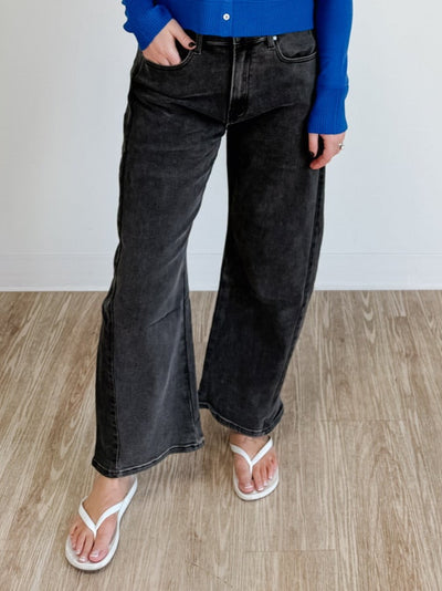 Two Tone Side Panel Barrel Crop Jean in Black Denim