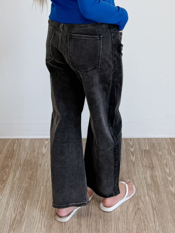 Two Tone Side Panel Barrel Crop Jean in Black Denim