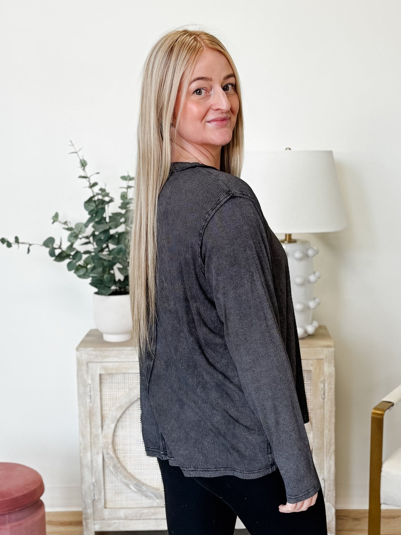 Washed Ribbed Scoop Neck Long Sleeve Top in Ash Black