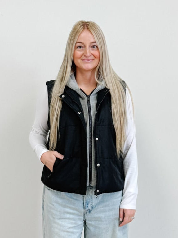 Short Puffer Vest With Contrast Hood