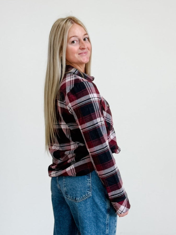 Cassian Shirt in Ruby /Navy Plaid