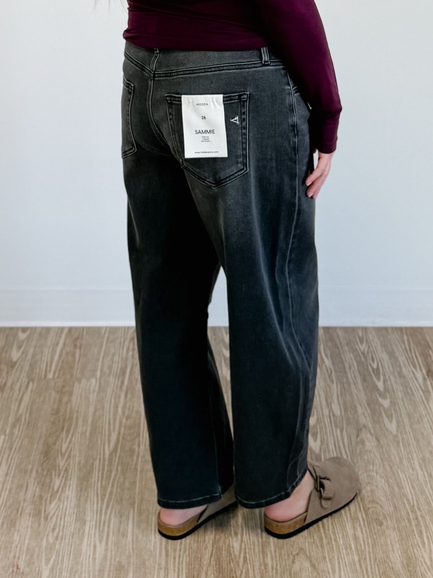 Sammi Stretch Cropped Barrel Jean