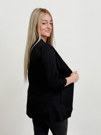 Collarless 3/4 Ruched Sleeve Longline Blazer	in Black