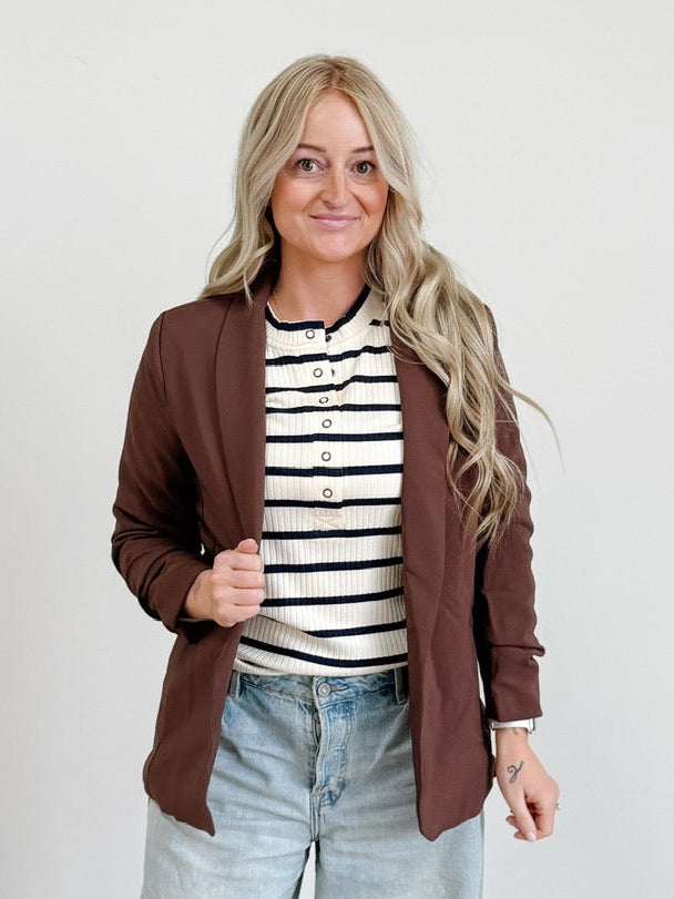 Open Front 3/4 Sleeve Classic Blazer in Brown