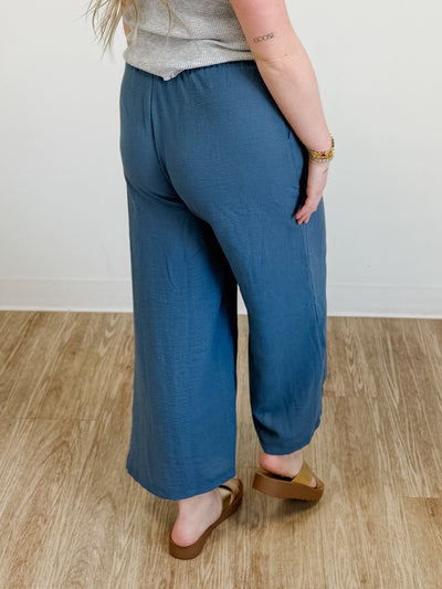 Woven Crepe Elastic Band Waist Cropped Pants in Dusty Blue