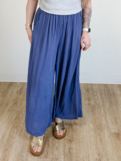 Woven Crinkle Wide Leg Pants With Pockets in Marlin Blue