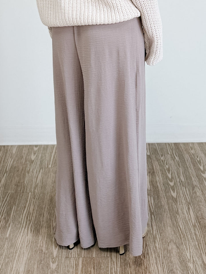 Woven Airflow Elastic Waistband Pants in Ash Mocha